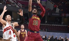 开云平台-猛龙客场惨败开拓者，范弗利特30+10