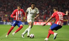 开云体育下载-皇马惨遭反转，陷入欧冠半决赛危机