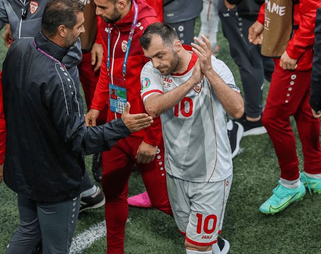 巴西足球传奇退役,球迷集体欢送 巴西足球传奇退役,球迷集体欢送