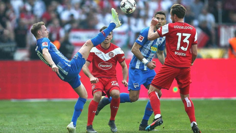 杜塞尔多夫主场战胜,实施反击 杜塞尔多夫主场战胜,实施反击