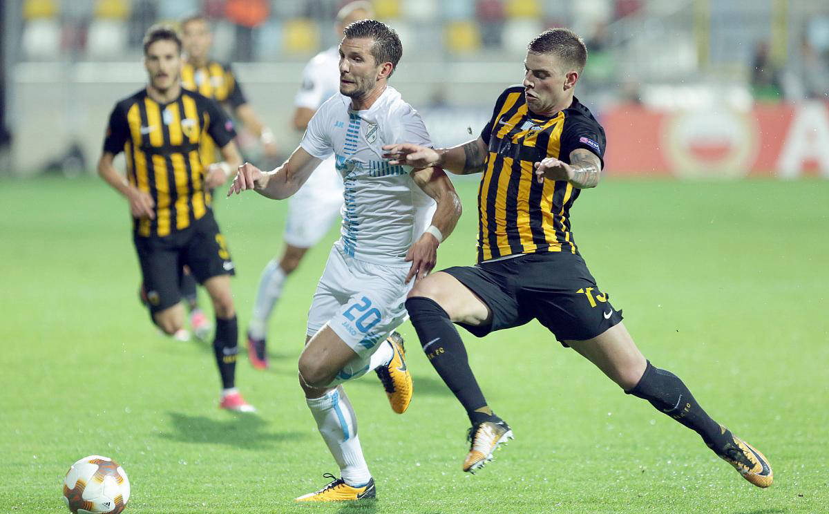 皇家社会战胜对手,全队士气高涨! 皇家社会战胜对手,全队士气高涨!