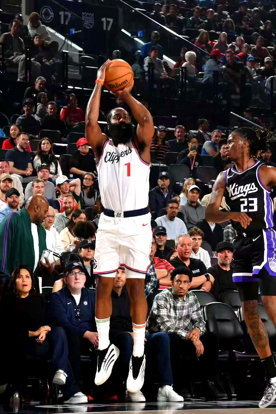 快船登顶!伦纳德砍下35分强势夺冠 快船登顶!伦纳德砍下35分强势夺冠