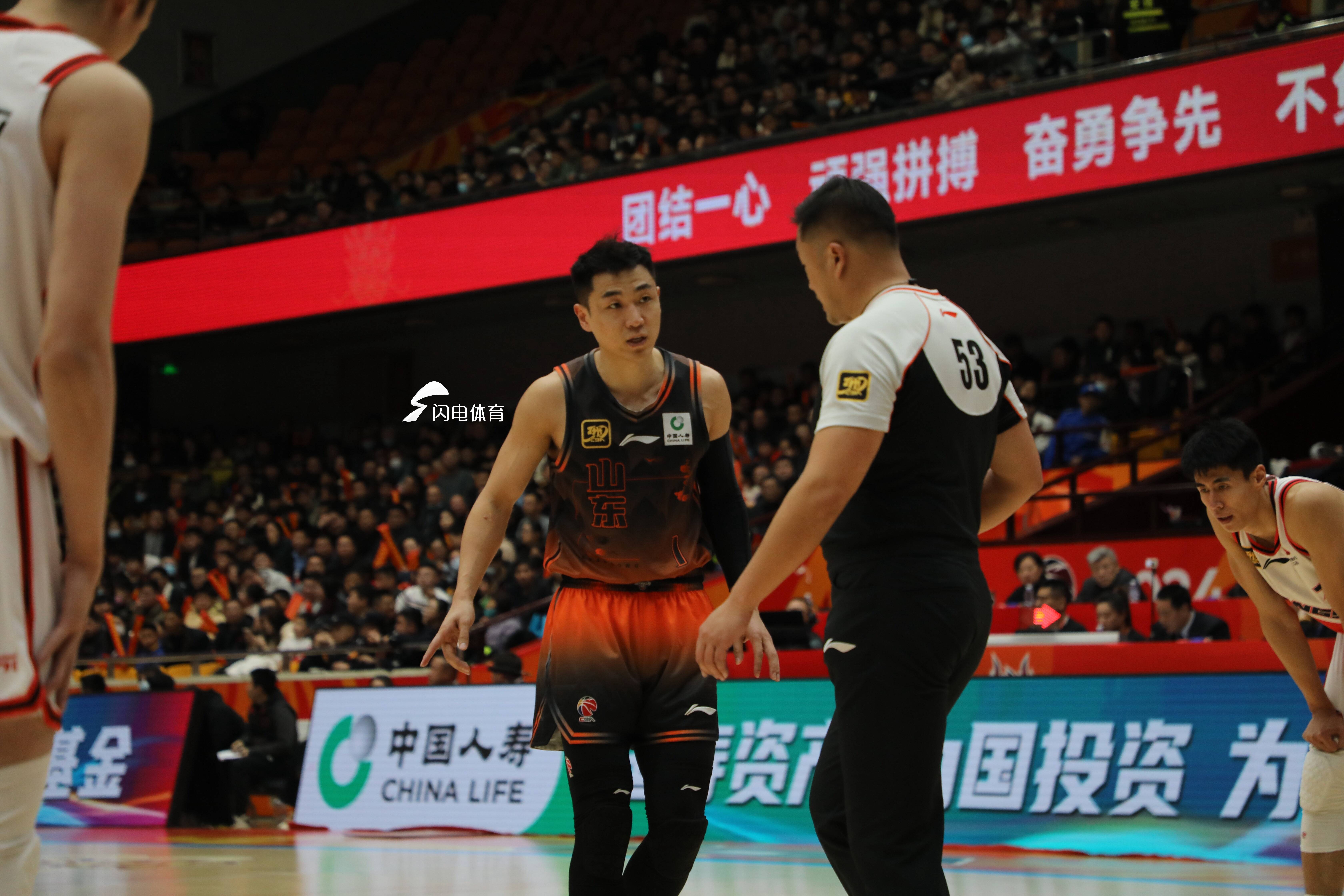 中国顶尖篮球明星闪耀赛场，球迷翘首期待