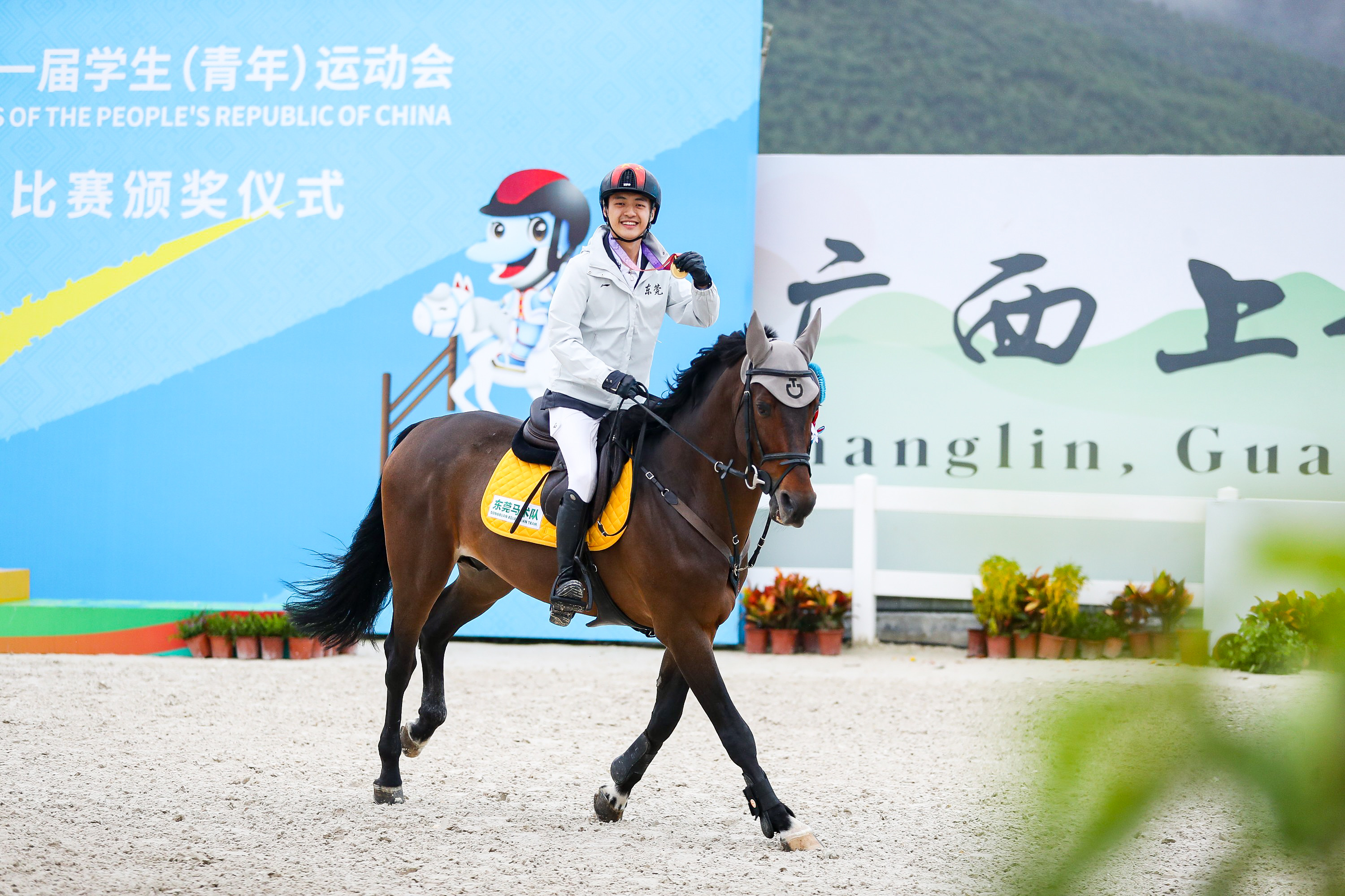 关于中国马术选手极力求生,终获亮眼表现的信息 关于中国马术选手极力求生,终获亮眼表现的信息