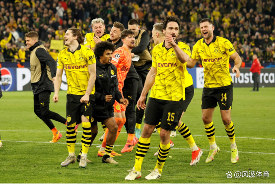 包含多特蒙德客场力克对手，稳居德甲前四位置的词条