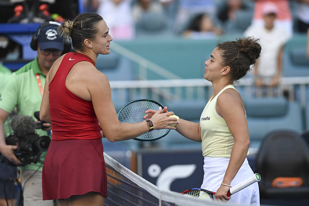 罗马尼亚斯图尔扎华丽帽子戏法