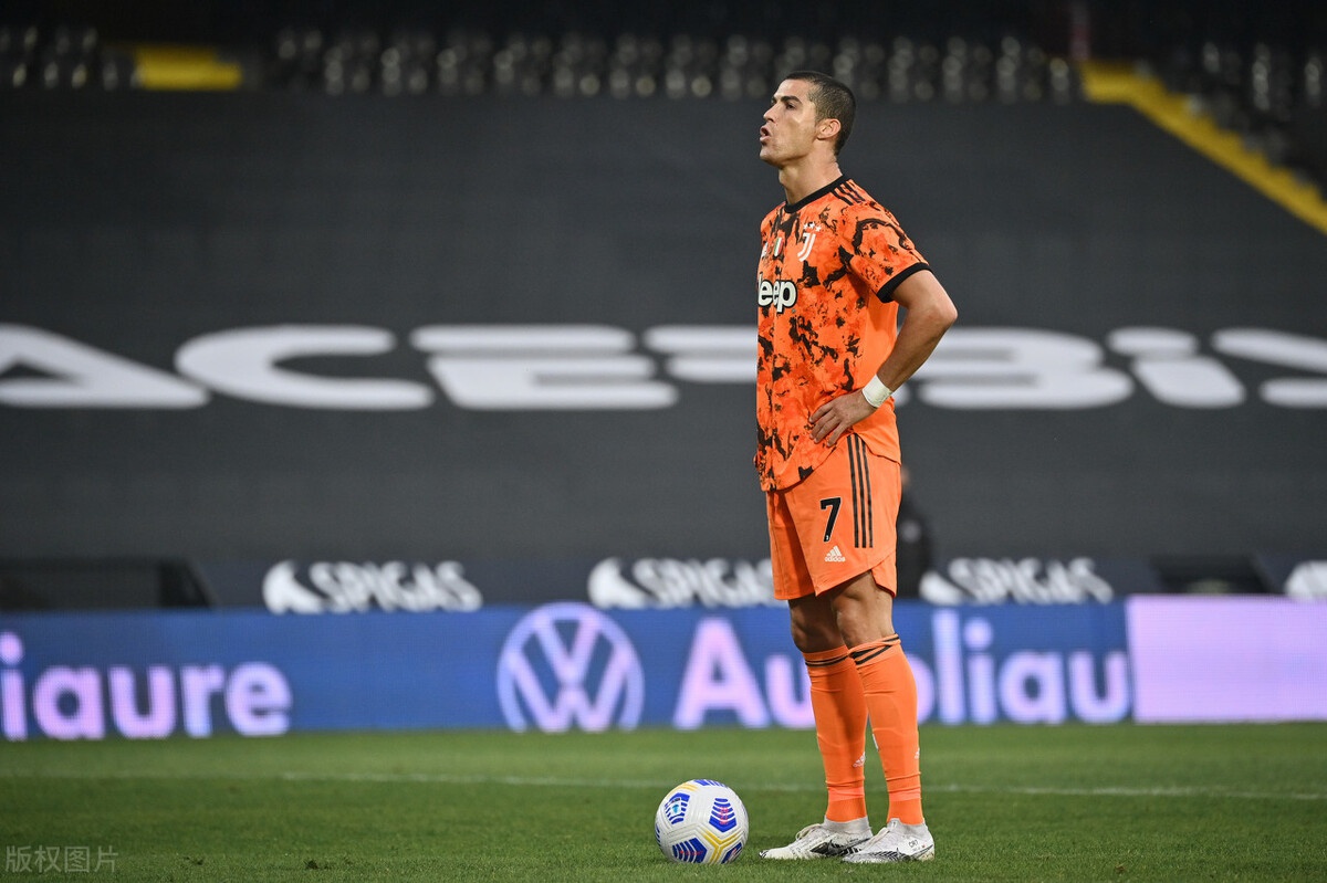 AC米兰客场平克罗托内:稳定领先位置 AC米兰客场平克罗托内:稳定领先位置