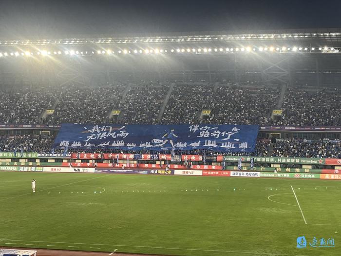 包含大连实德主场告捷,球队继续前行的词条 包含大连实德主场告捷,球队继续前行的词条