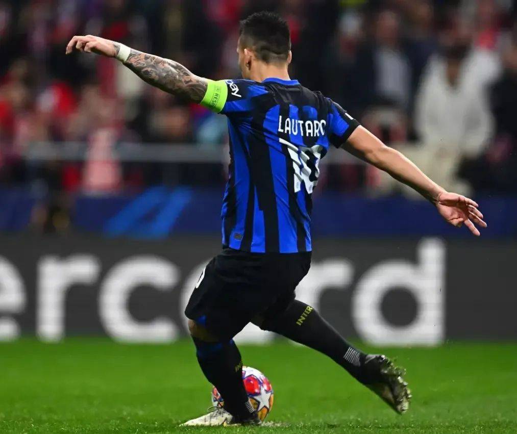 那不勒斯客场演绎进攻盛宴,持续保持不败 那不勒斯客场演绎进攻盛宴,持续保持不败