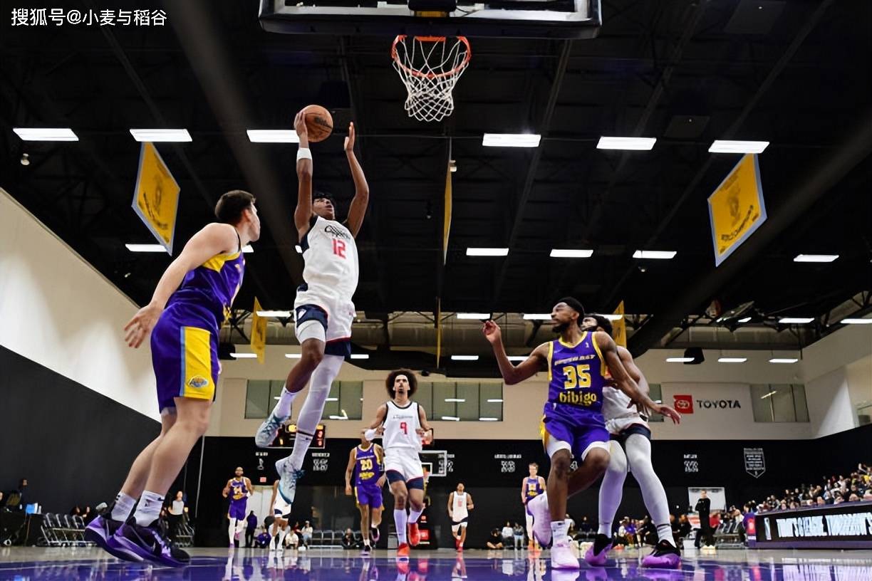 快船队新秀闪耀球场,成为关注焦点 快船队新秀闪耀球场,成为关注焦点