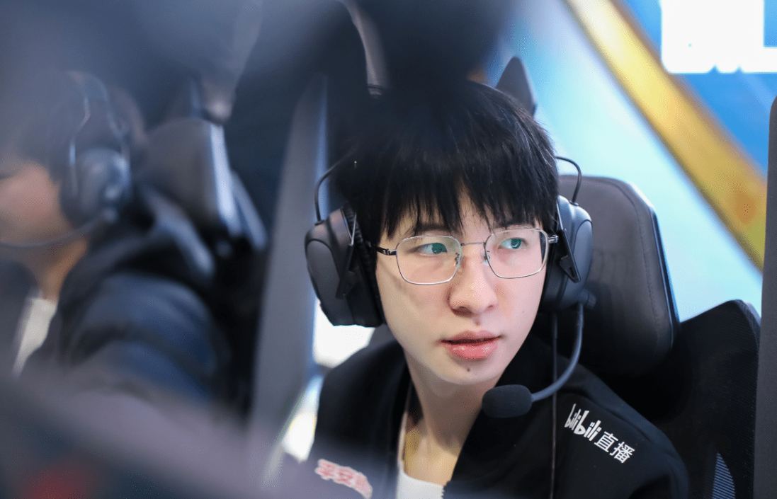 T1绝杀BLG,Elk极限生还后反打强强对话全球总决赛,让粉丝疯狂欢呼 T1绝杀BLG,Elk极限生还后反打强强对话全球总决赛,让粉丝疯狂欢呼