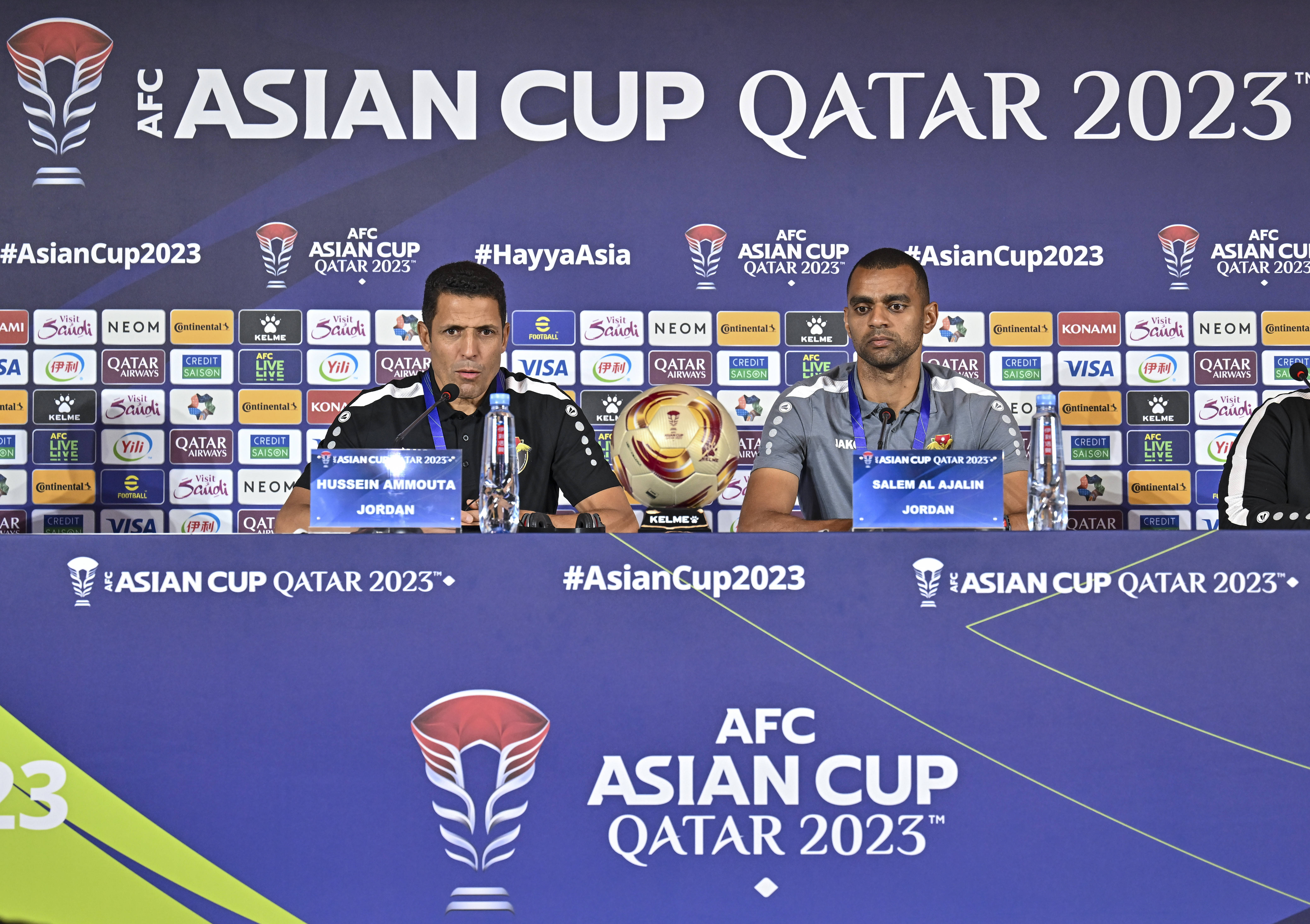 精彩比赛中球员拼尽全力，为胜利而战