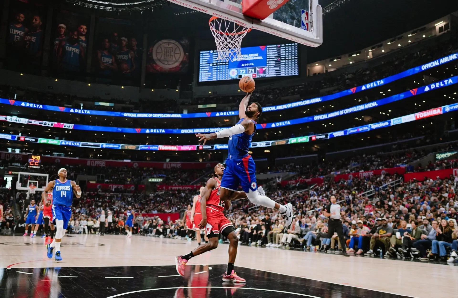 关于火箭险胜快船，哈登狂砍40+帮球队逆转的信息