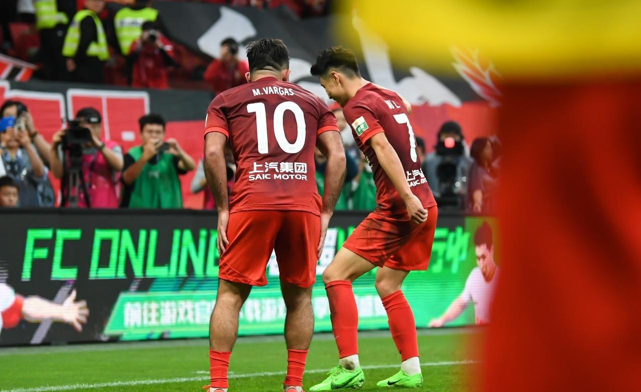 球队情绪高涨,备战下一场比赛气势如虹 球队情绪高涨,备战下一场比赛气势如虹