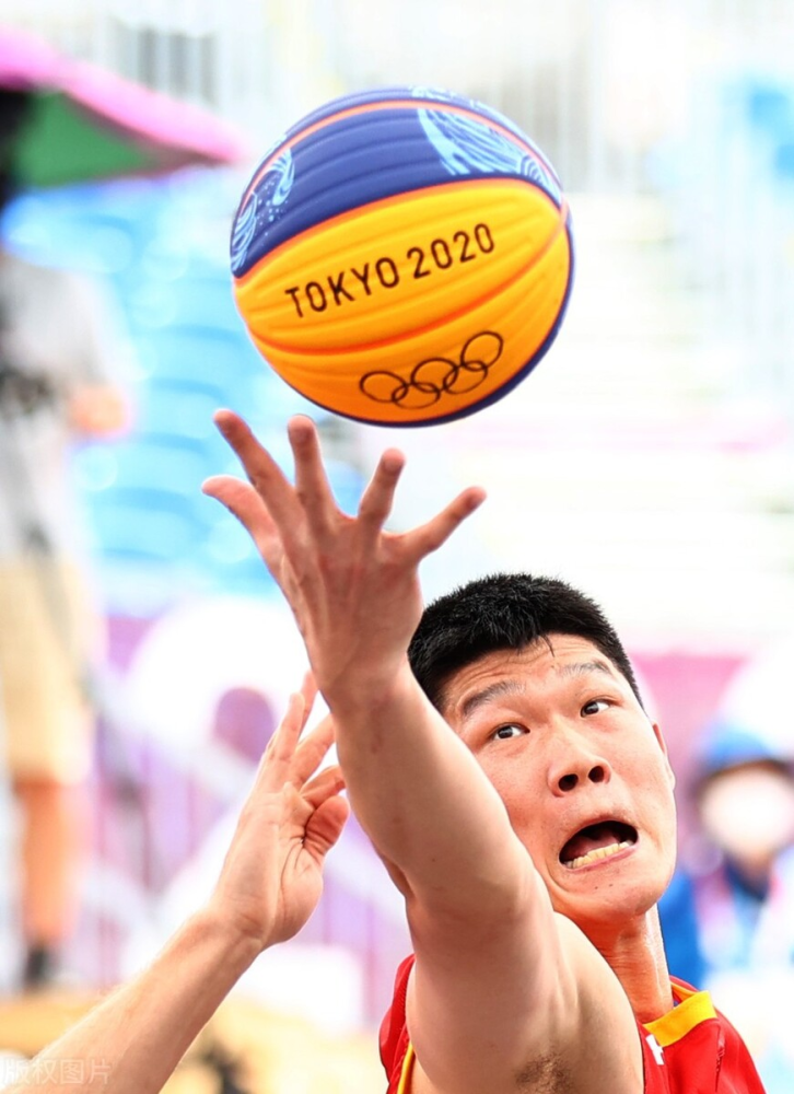 青岛队绝杀湖人，高诗岩刷新纪录的简单介绍