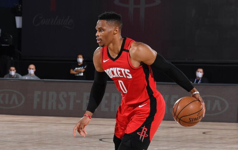 包含深圳队鏖战湖人，哈登关键制胜的词条