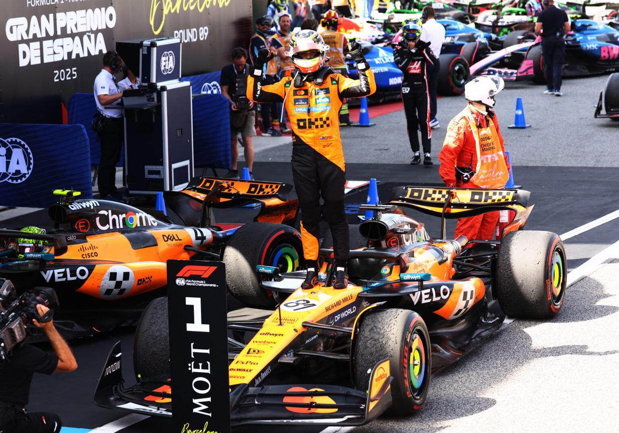 关于梅赛德斯翻盘红牛车队，皮亚斯特里带队取胜的信息